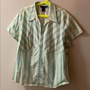 Cute light top with hints of gold